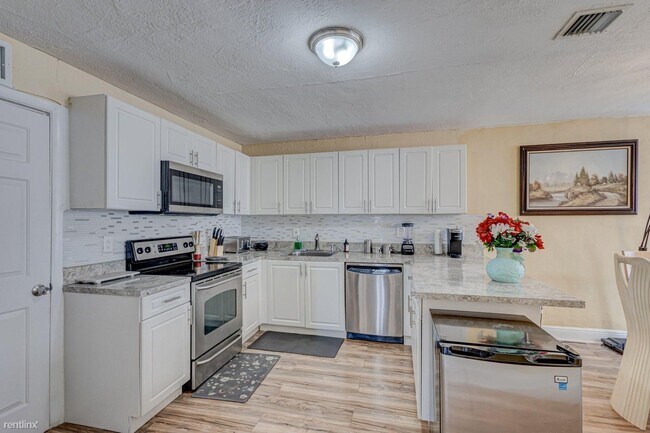 Building Photo - 4 br, 2 bath House - 1105 W 34th St