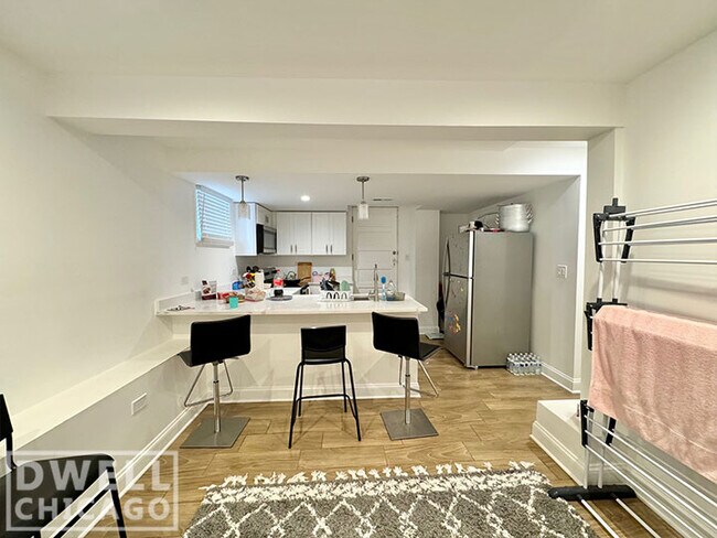 Foto del edificio - 5800 N Richmond St