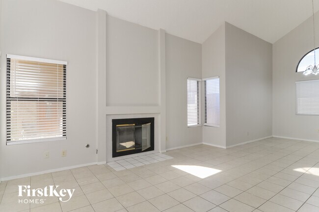 Foto del edificio - 7034 Rusty Nail Way