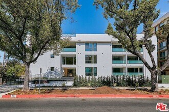 Building Photo - 328 N Maple Dr