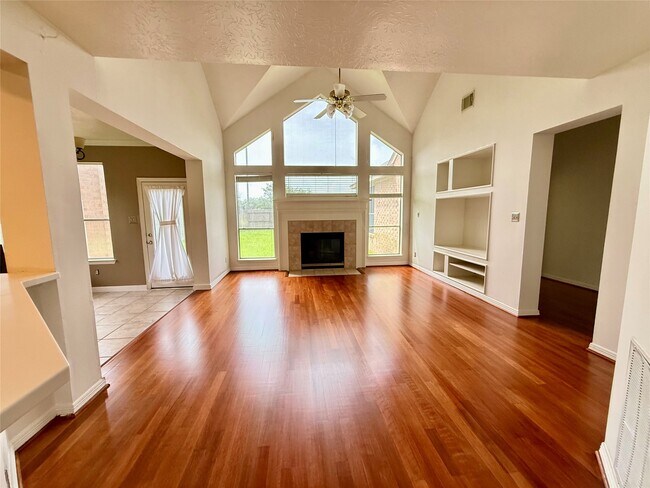 Foto del edificio - 2507 Jasmine Ridge Ct