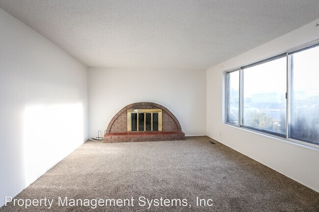 Building Photo - 4640 W Palmer Dr