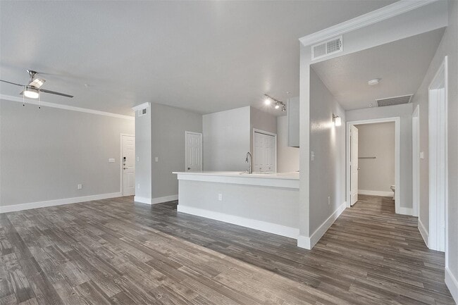 Building Photo - 2001 Texas 360 Apt #A114, Euless, TX 76039...
