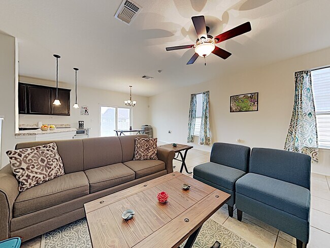 Building Photo - Beautiful 3 bedroom, 2 1/2 bath home in No...