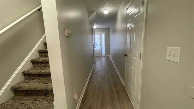 Building Photo - 1708 Redan E