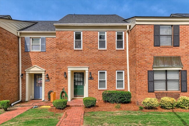 Building Photo - 407 Folkstone Cir