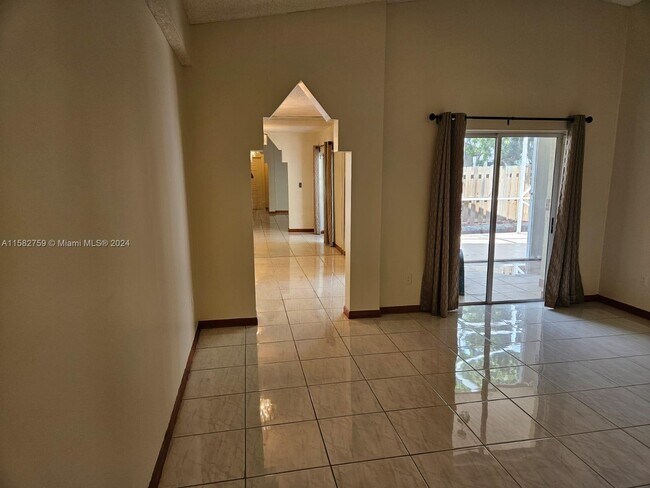 Building Photo - 11340 SW 160th Ave