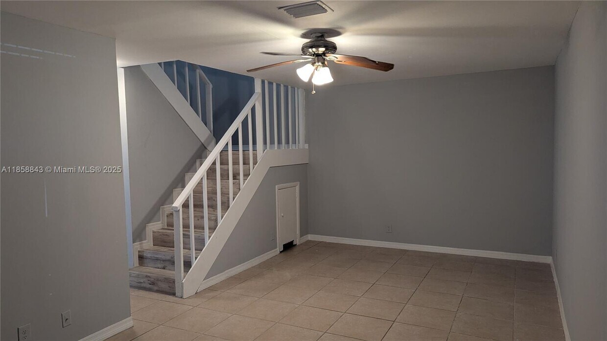 Foto principal - 2588 Coral Springs Dr
