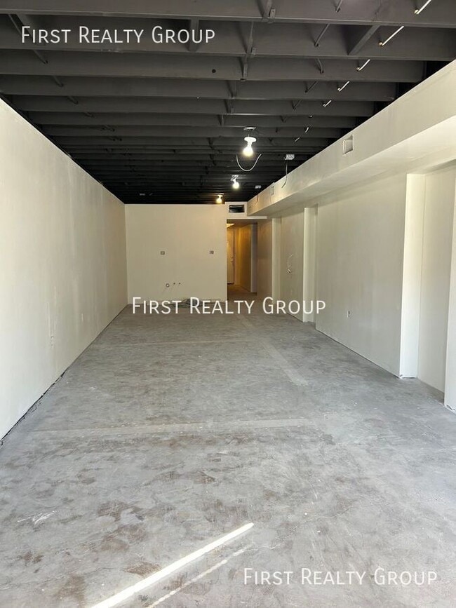 Building Photo - 515 S Main St