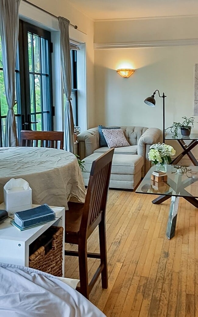 Building Photo - 643 W Arlington Pl