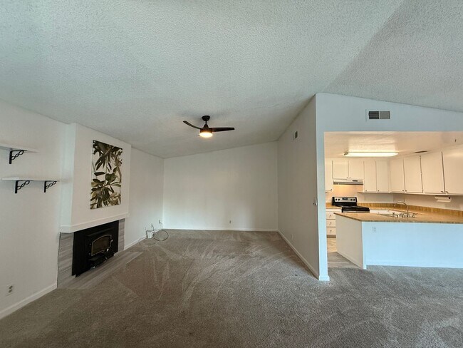 Building Photo - Too Good to Be True Half Plex!