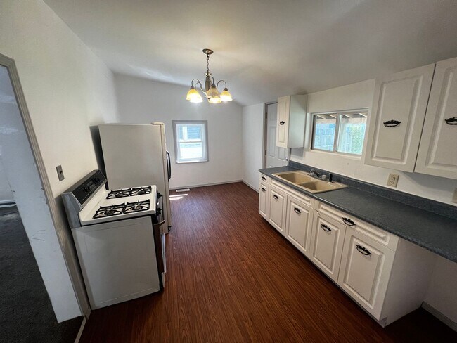 Building Photo - Cute 1 Bedroom / 1 Bathroom House!