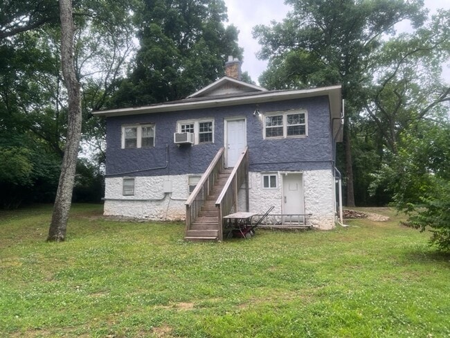Building Photo - 4 Bedroom 2 Bathroom Single Family Home