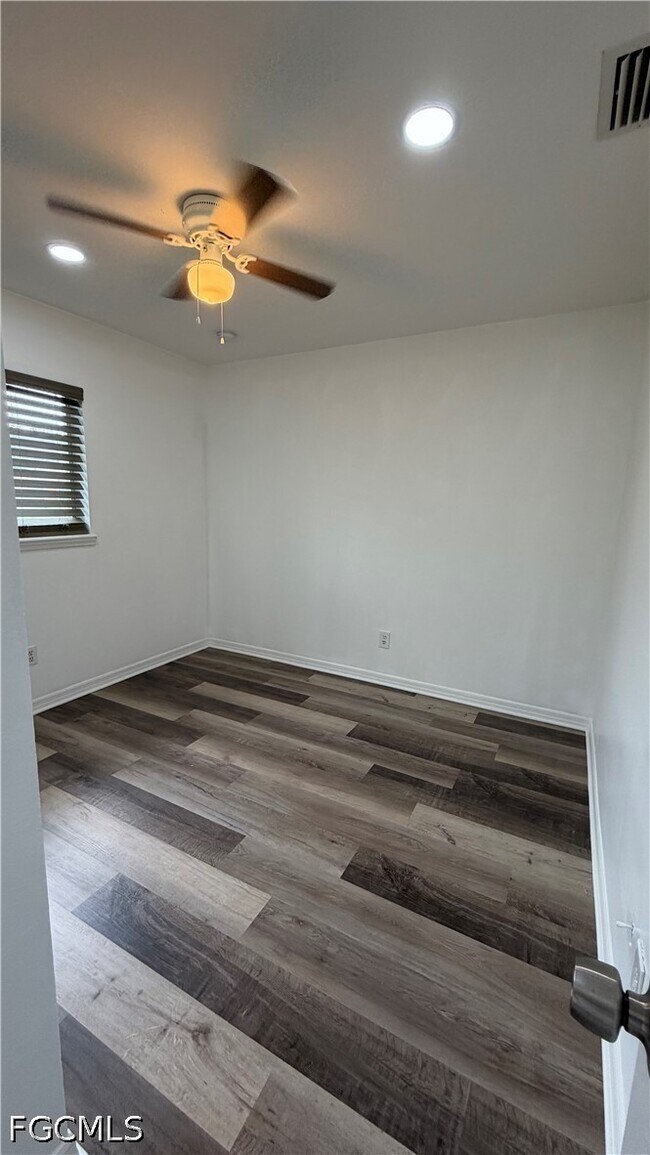 Foto del edificio - 5046 Locke Ln