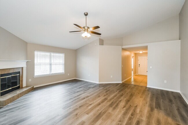 Foto del edificio - 2847 Cross Creek Dr