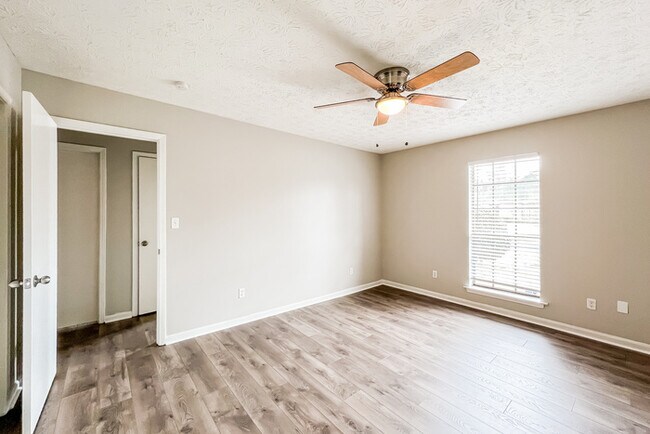 Building Photo - Charming 3 Bedroom with Great Backyard!