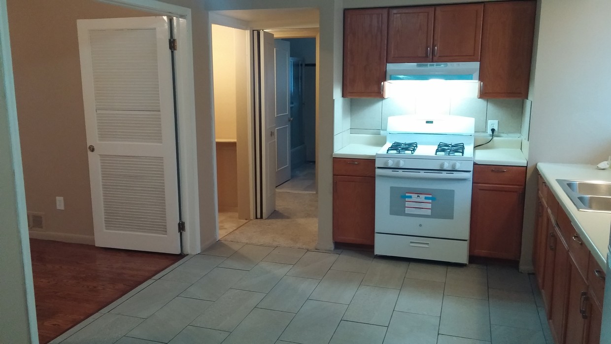 Kitchen and hallway - 19343 Greenfield Rd