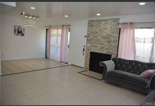 Foto del edificio - 8454 Langdon Ave