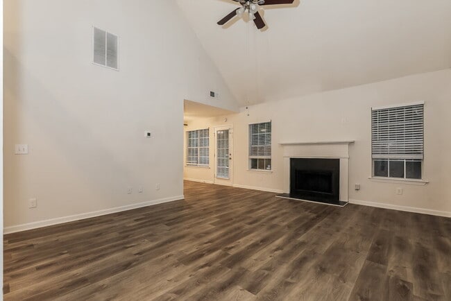 Foto del edificio - 1427 Isleworth Cir