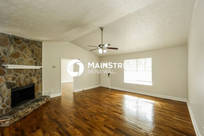 Building Photo - 3 Bedroom Pet-Friendly Home in Stockbridge, GA with Main Street Renewal