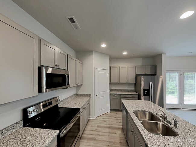 Building Photo - 3765 Streamside Dr