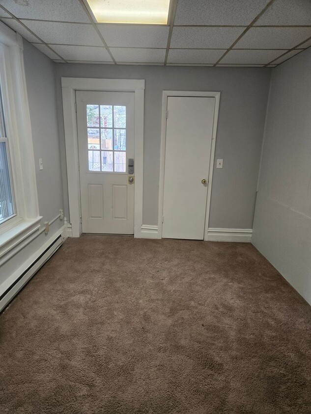 Primary Photo - 946 W Maple St