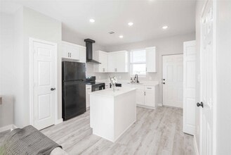 Building Photo - 2101 Reinke Rd