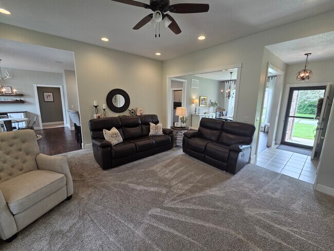 Building Photo - 2507 Golf Links Rd