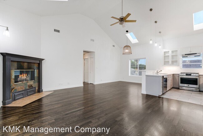 Building Photo - 4 br, 3 bath Apartment - 4144 & 4146 Madis...