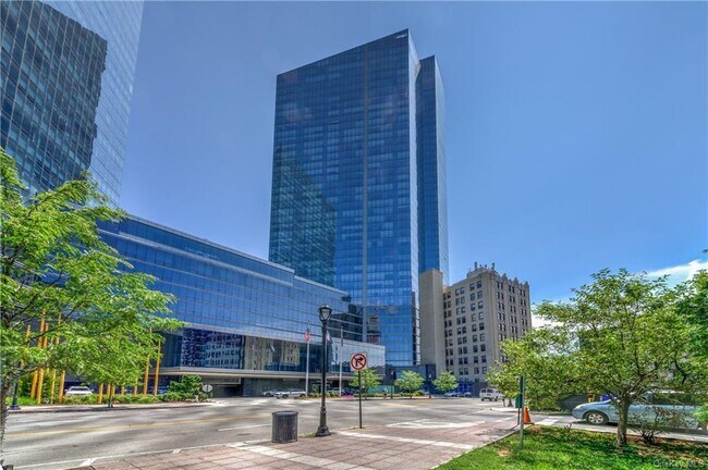 Building Photo - 1 Renaissance Square