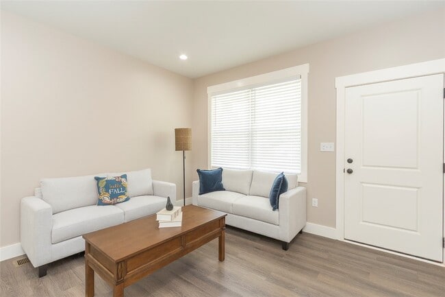 Foto del edificio - 413 W 2nd Ave