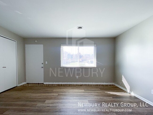 Building Photo - Make yourself at home! In this 1 Bedroom 1...