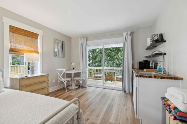 Building Photo - 5069 Peachtree Ave