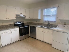 Building Photo - 1220 Manassas Ct