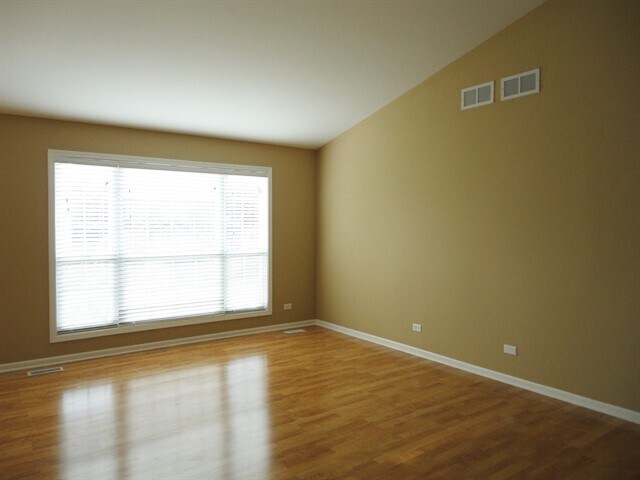 Foto del edificio - 546 Lakeview Dr