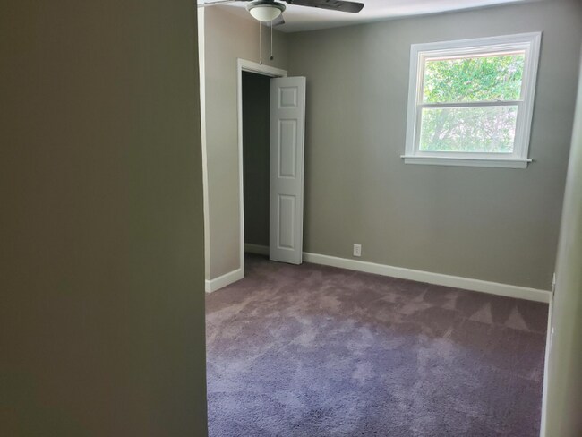 Foto del edificio - 1606 Crestview Ave