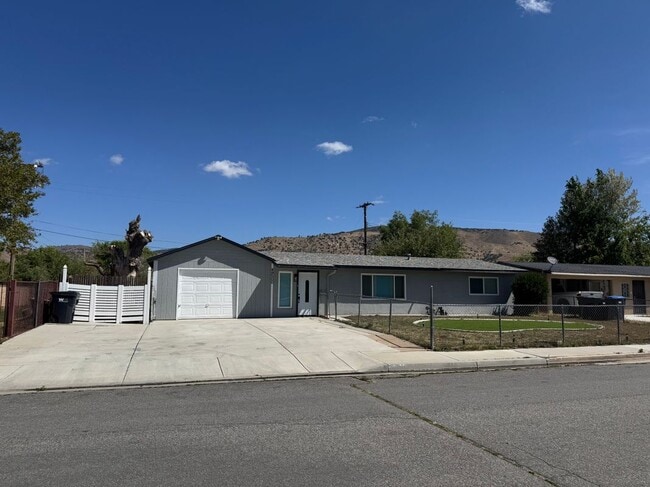 Building Photo - 49500 Alan Ave