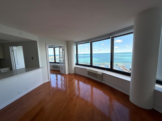 Foto del edificio - 155 N Harbor Dr