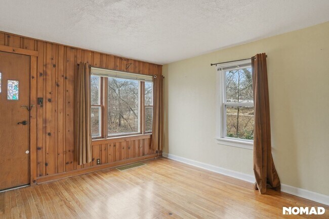 Foto del edificio - Charming 1BR House in Webster Groves