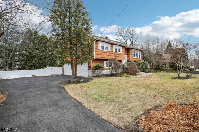 Building Photo - 254 Darlington Ave