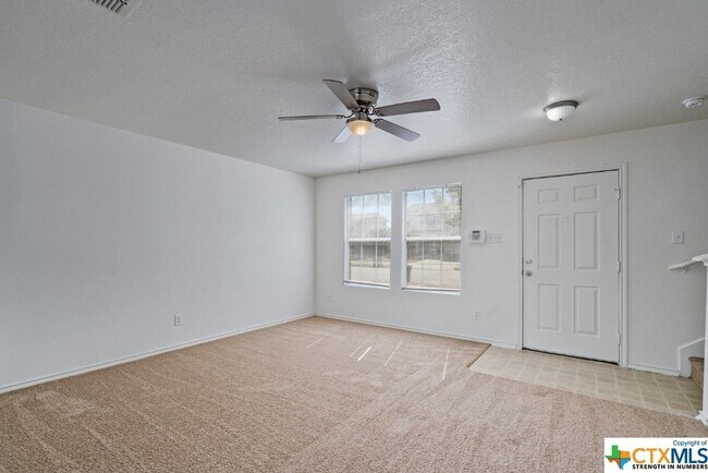 Foto del edificio - 624 NW Crossing Dr
