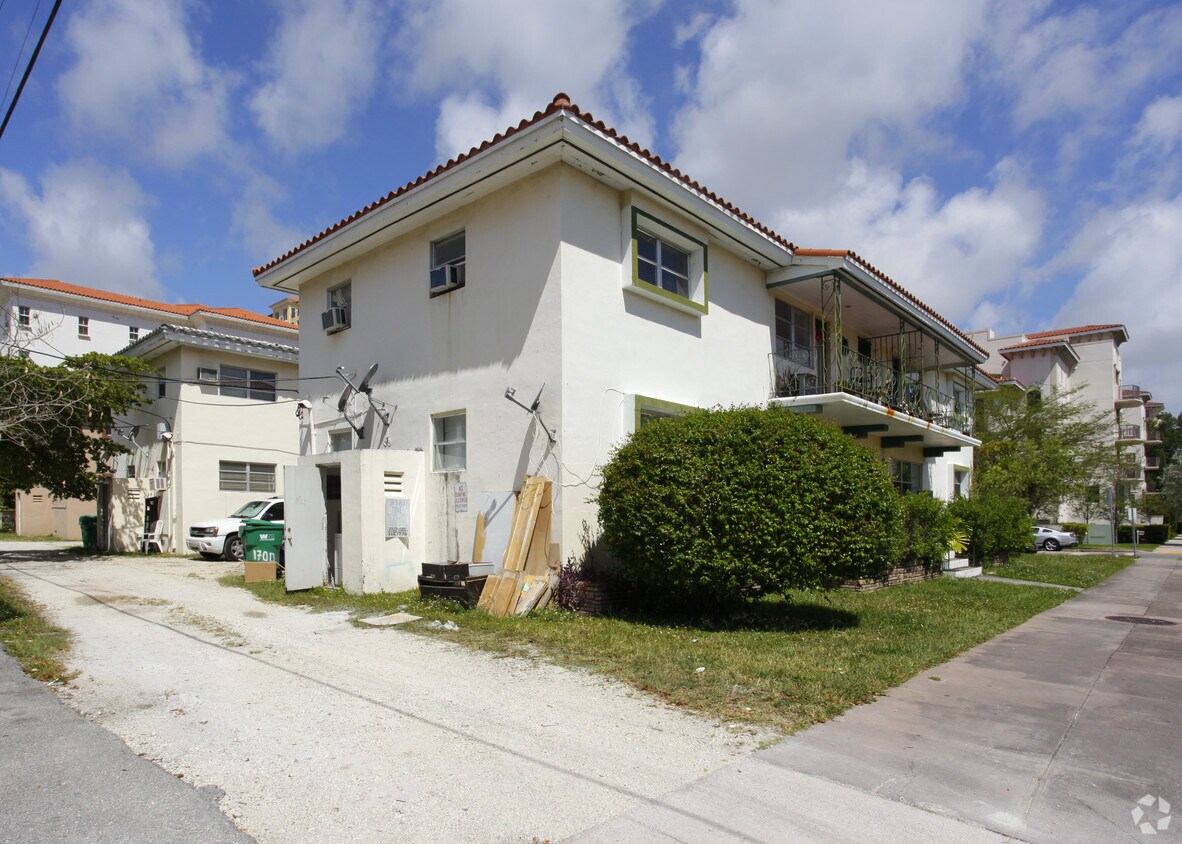 Building Photo - 1700 Galiano St