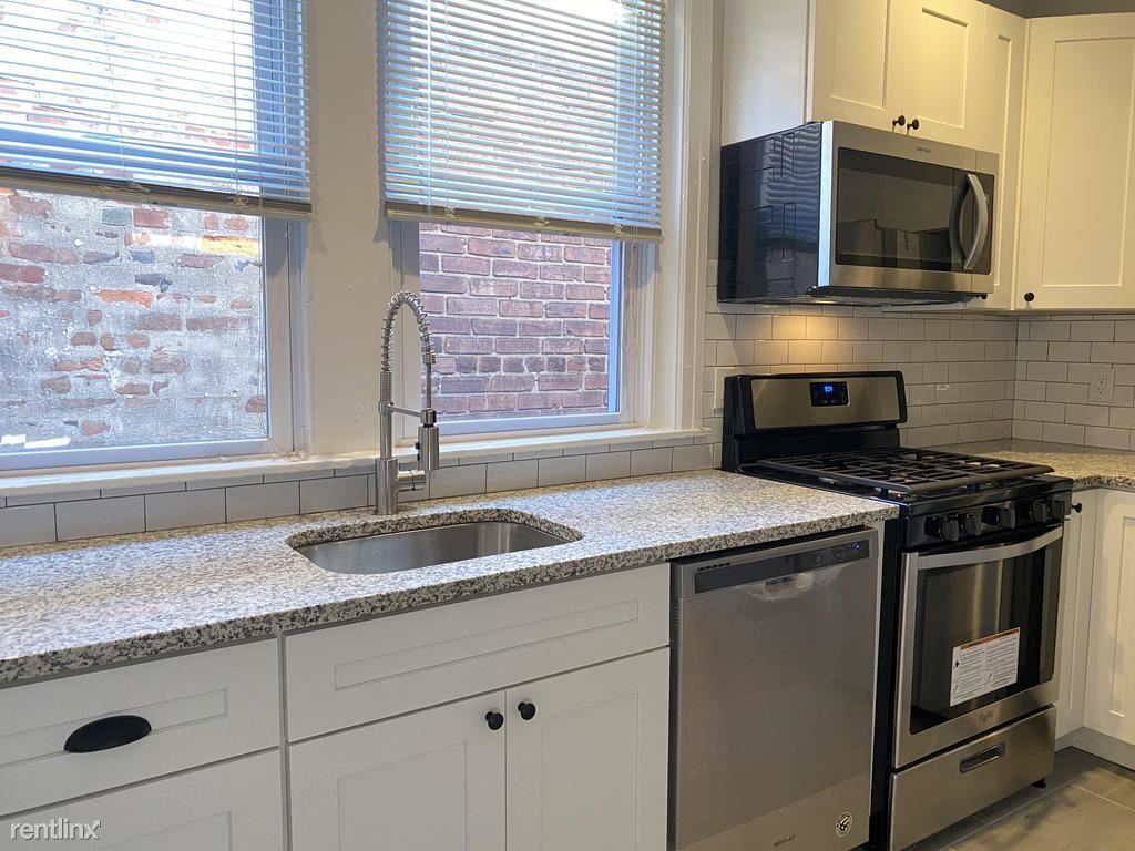 Primary Photo - 334 Lombard St