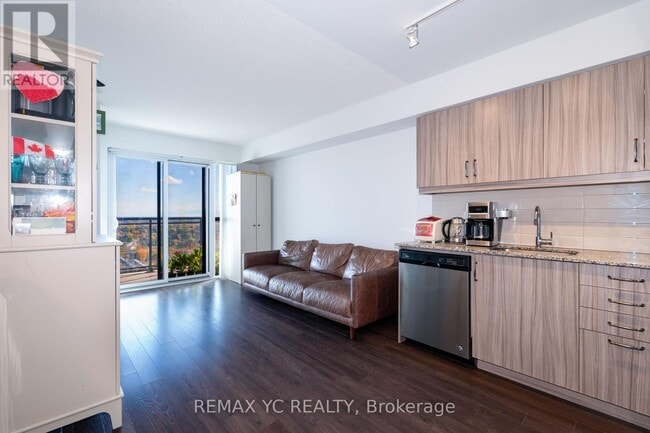 Building Photo - 30 Meadowglen Pl