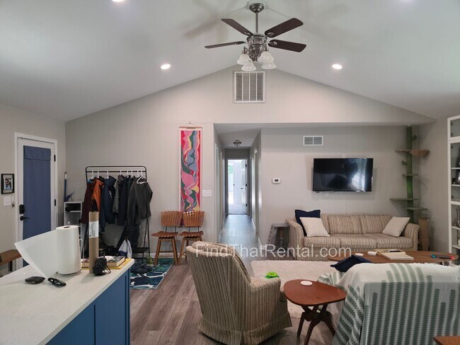 Foto del edificio - Coming Soon ~August 16, 2026 -- pet friendly ranch with dishwasher, garage, basement, storage, ya...