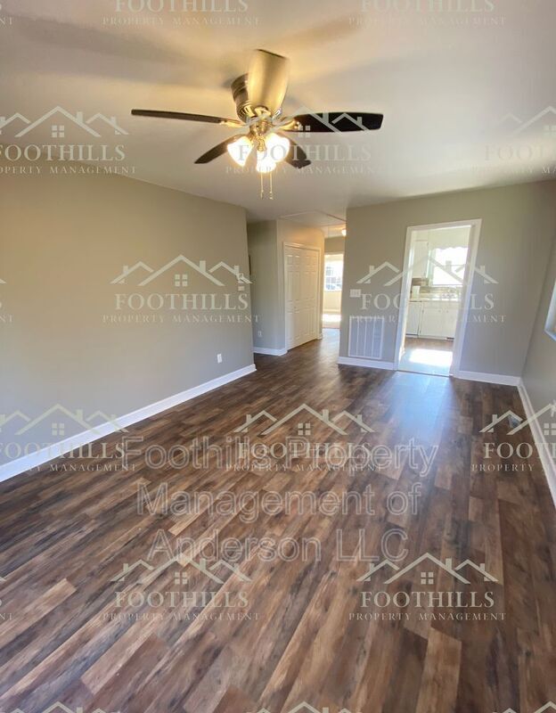 Foto del edificio - 613 N Pointe Creek