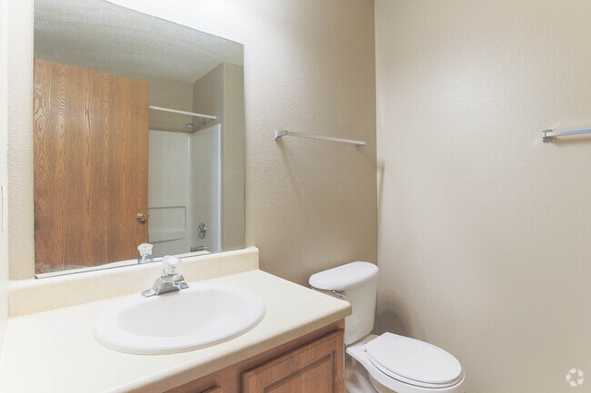 2BR, 2BA - 22B - Deerfield Apartments Council Bluffs