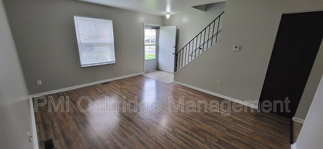 Foto del edificio - 460 Heather St