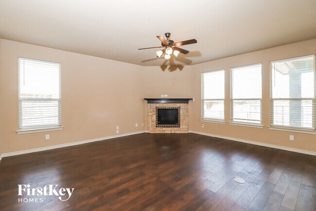 Building Photo - 1005 Destrehan Dr