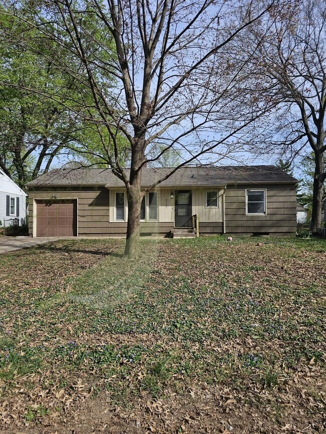 Building Photo - 8907 E 74th St
